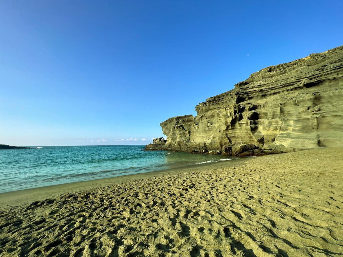 mysteries-of-hawaiis-green-sand-cliffs