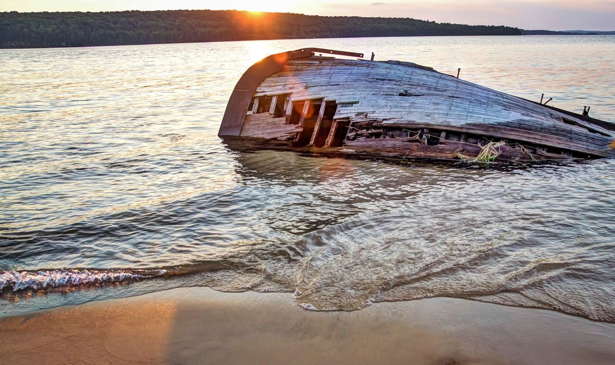 mysteries-of-michigans-shipwreck-coast