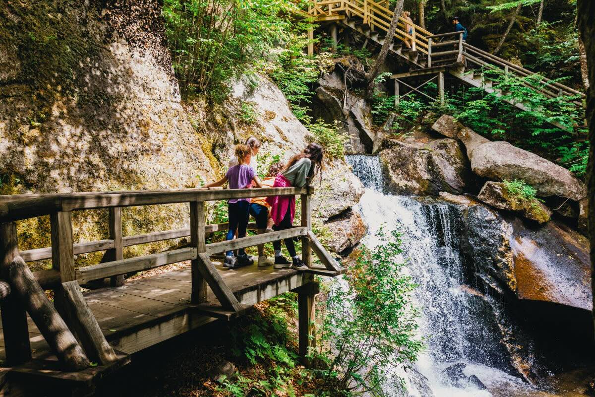 mysteries-of-new-hampshires-boulder-cave-springs