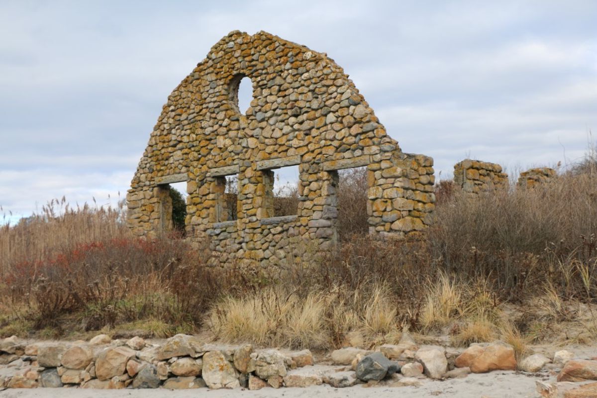 mysteries-of-rhode-islands-fort-wolcott-ruins
