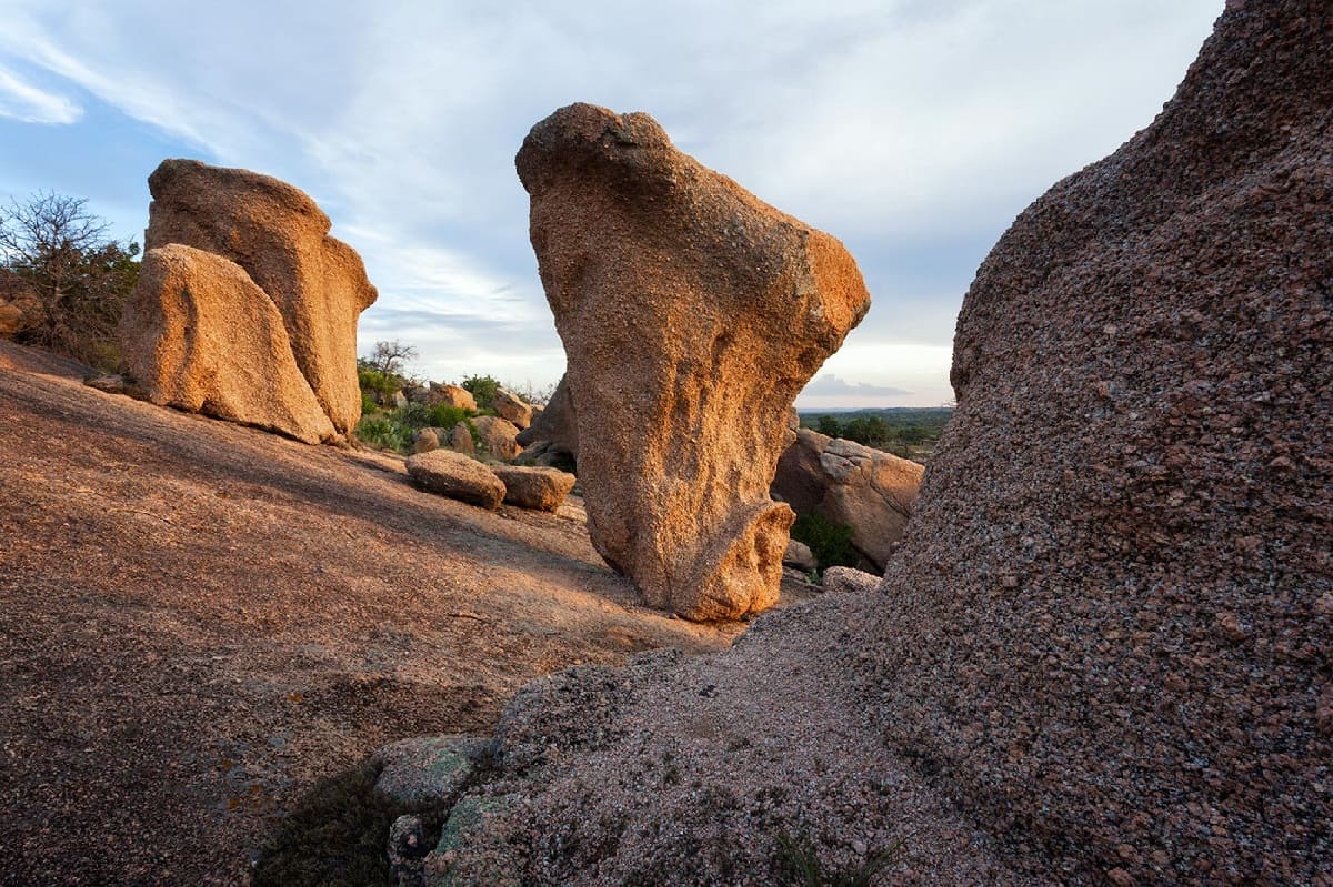 mysteries-of-texas-enchanted-rock