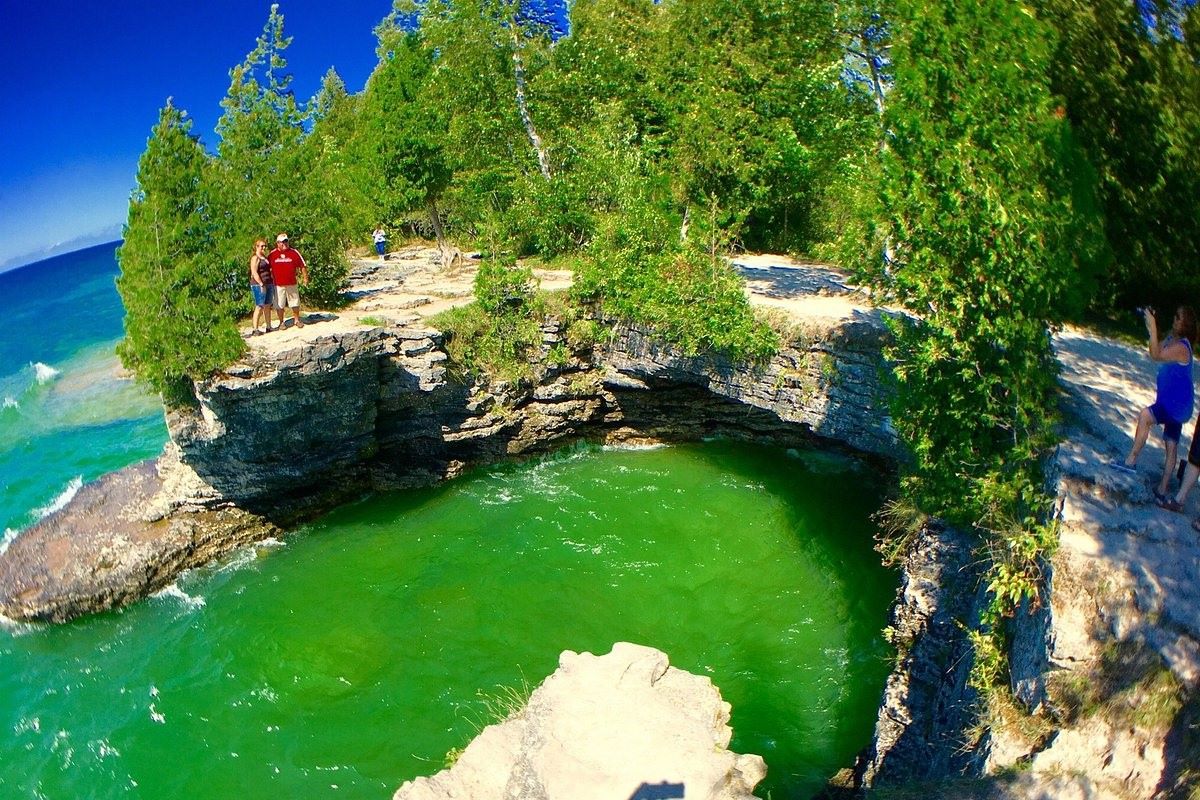 mysteries-of-wisconsins-cave-point