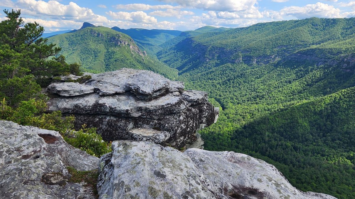mystery-lakes-in-north-carolinas-linville-gorge