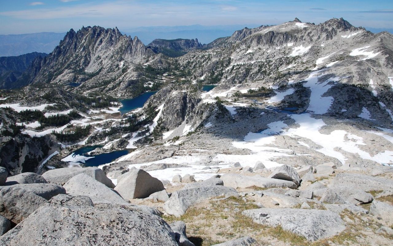 mystery-lakes-of-hawaiis-kahana