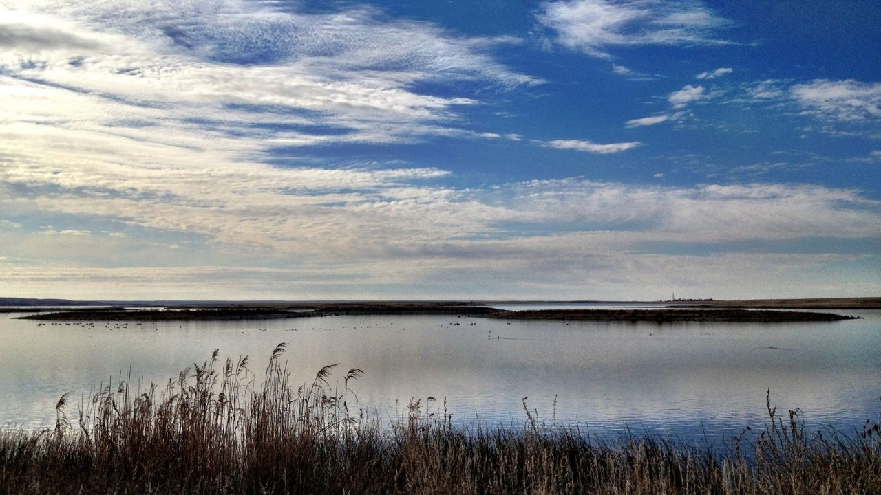 mystery-lakes-of-north-dakotas-medicine-lake