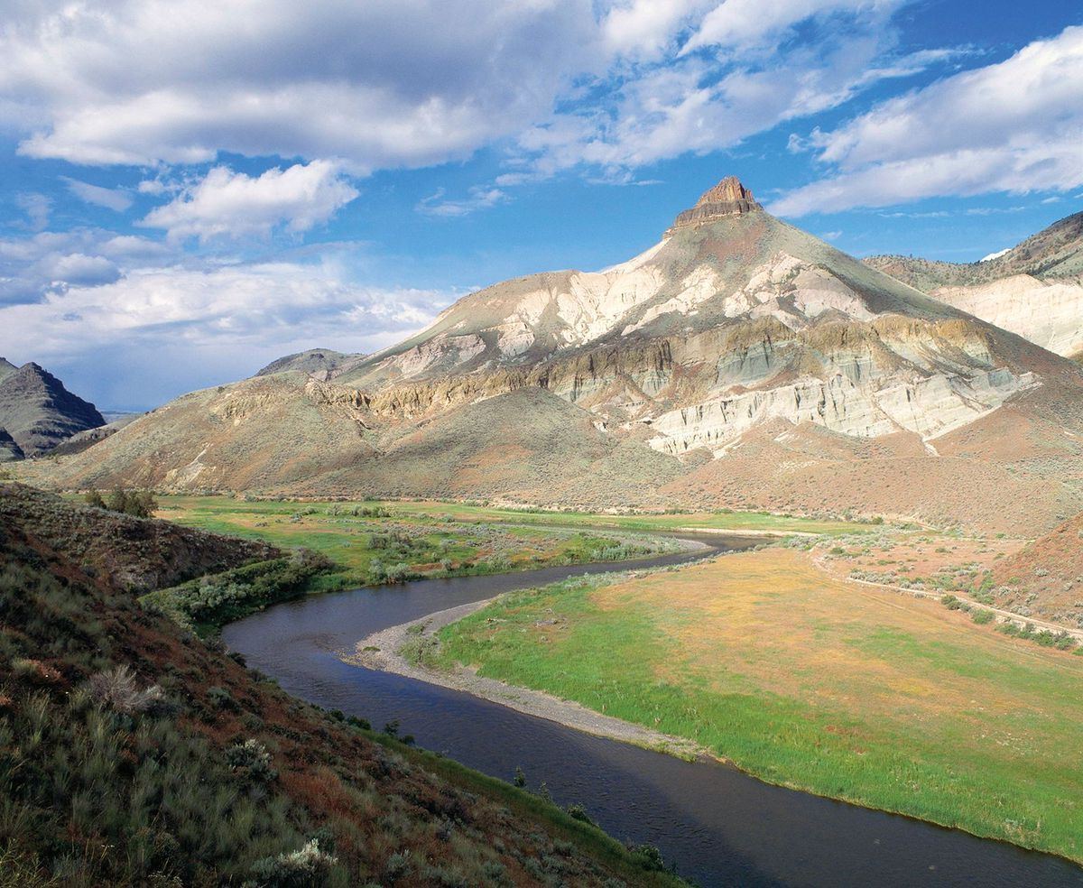Oregon8217s-Secret-Fossil-Beds-With-Colorful-Ancient-Hills oregons-secret-fossil-beds-with-colorful-ancient-hills