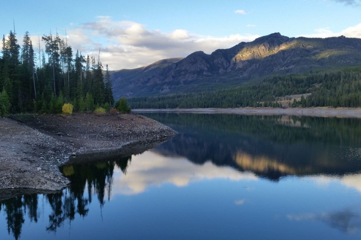 sacred-waters-of-montanas-hyalite