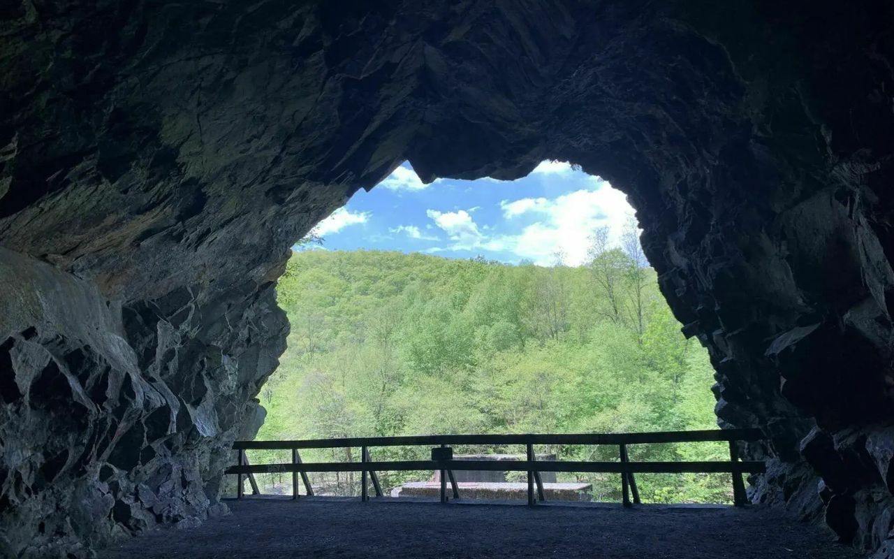 secret-caves-of-pennsylvanias-pine-creek
