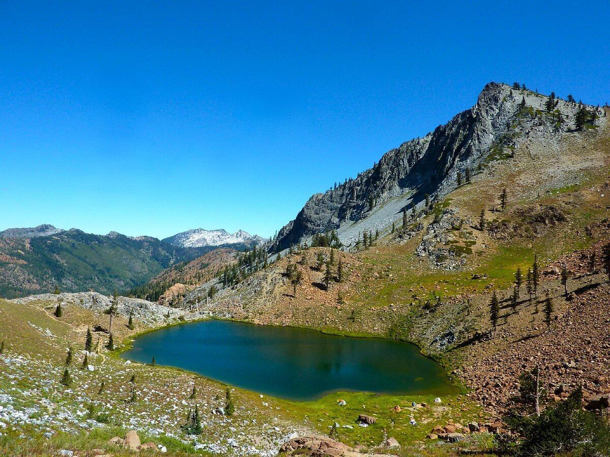 secret-mountain-lakes-of-californias-trinity-alps