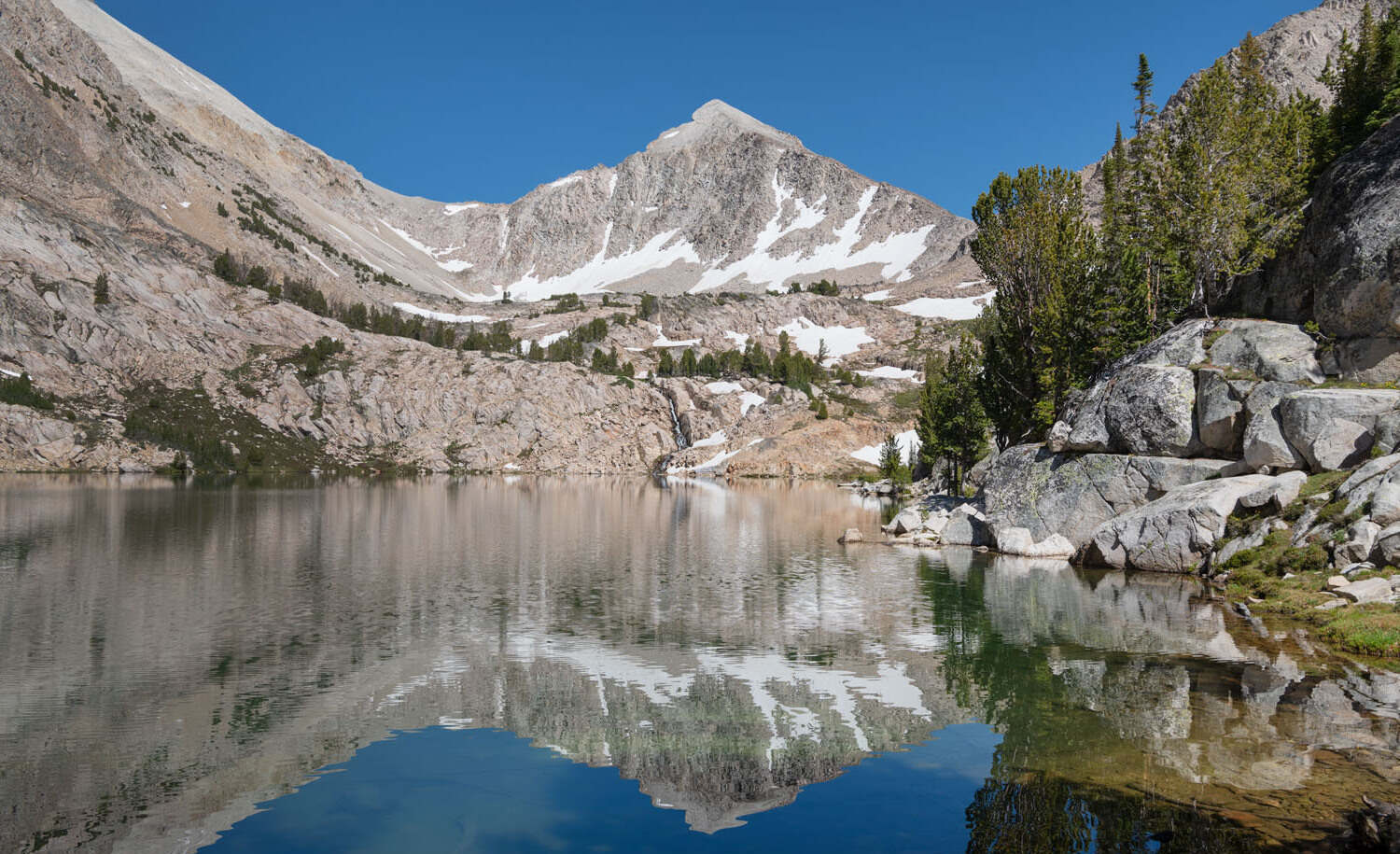 secret-mountain-lakes-of-idahos-white-clouds