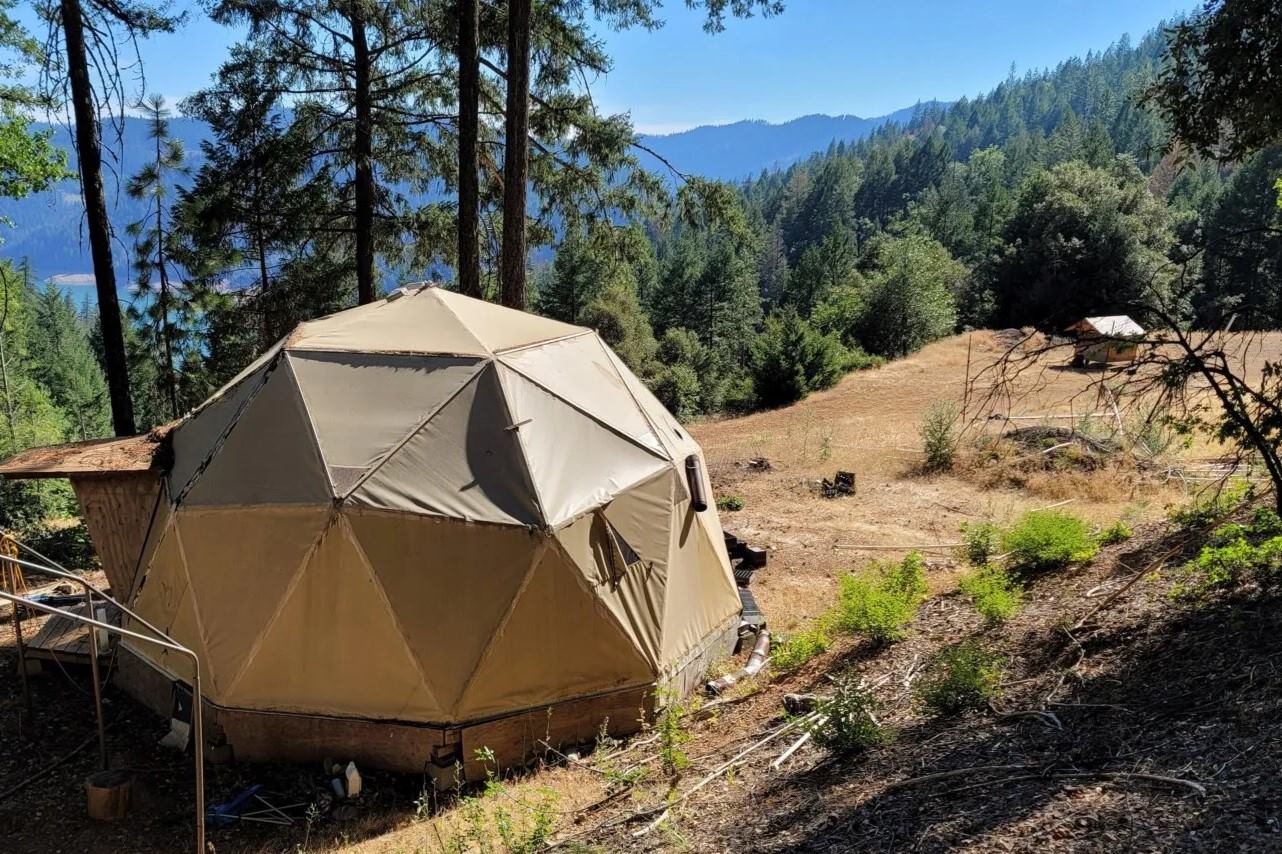 Secret-Mountain-Shelters-Of-California8217s-Trinity secret-mountain-shelters-of-californias-trinity