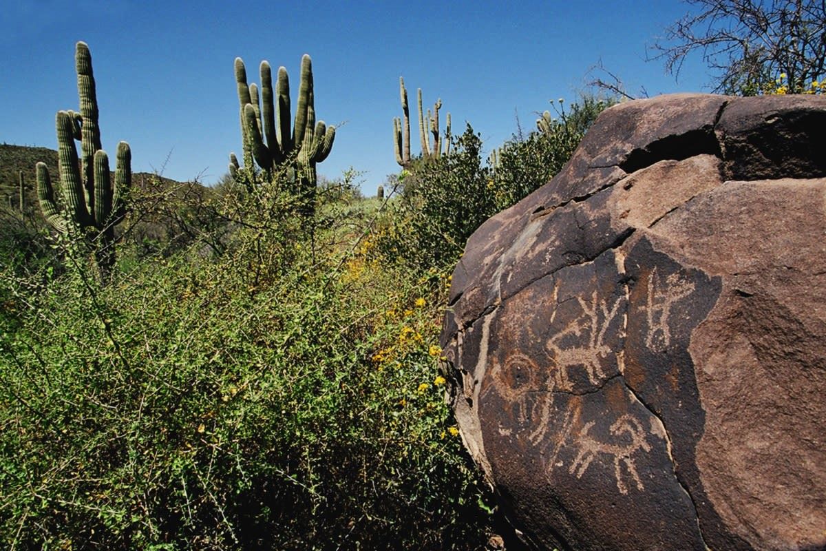 secret-petroglyphs-of-arizonas-superstition-mountains