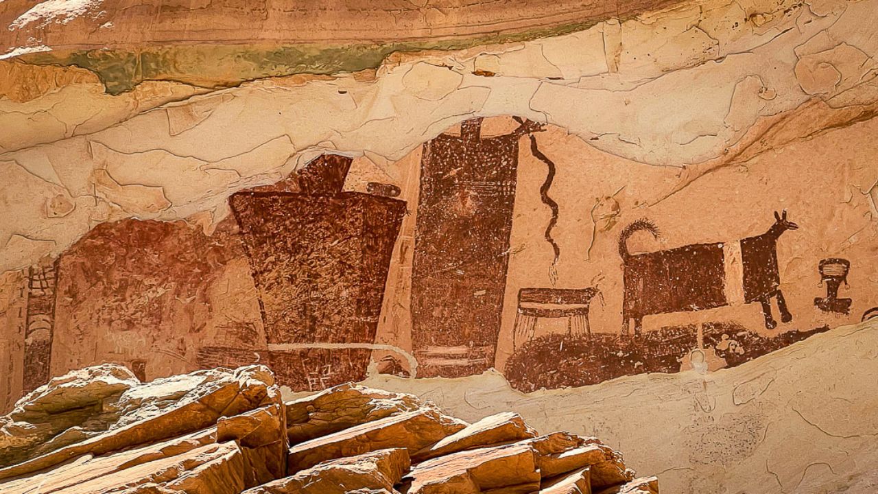secret-petroglyphs-of-utahs-canyon-country