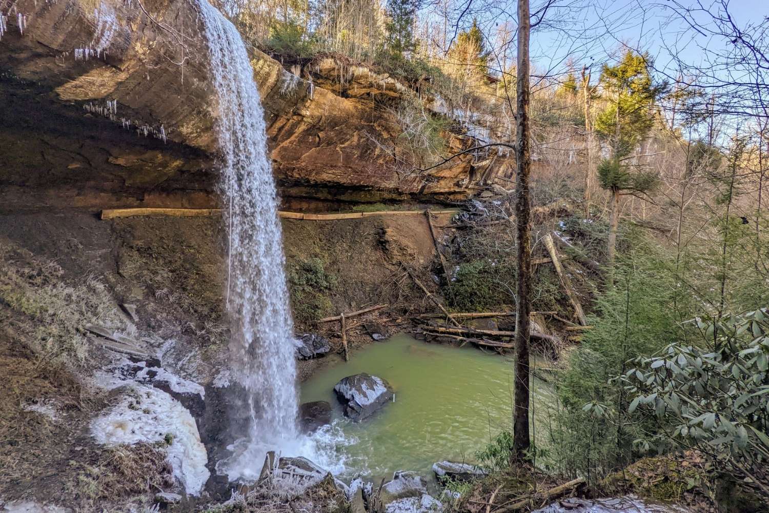 secrets-behind-kentuckys-broke-leg-falls