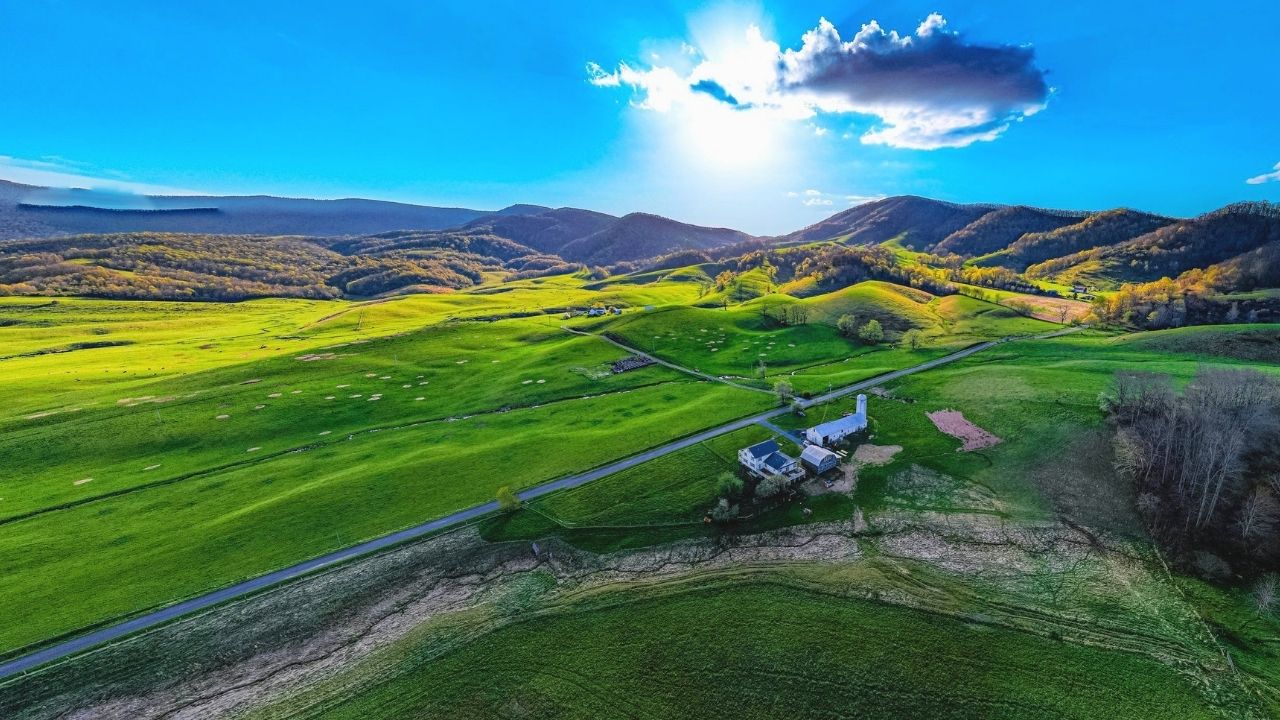 secrets-hidden-in-virginias-burkes-garden