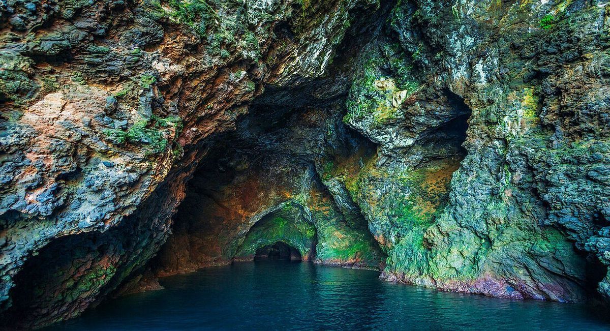 secrets-inside-californias-painted-cave