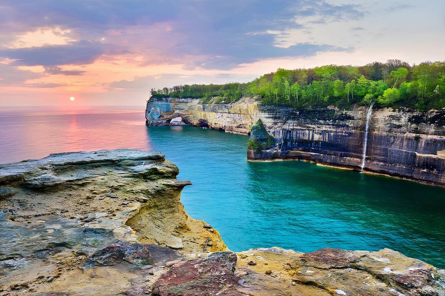 Secrets-Of-Michigan8217s-Pictured-Rocks secrets-of-michigans-pictured-rocks