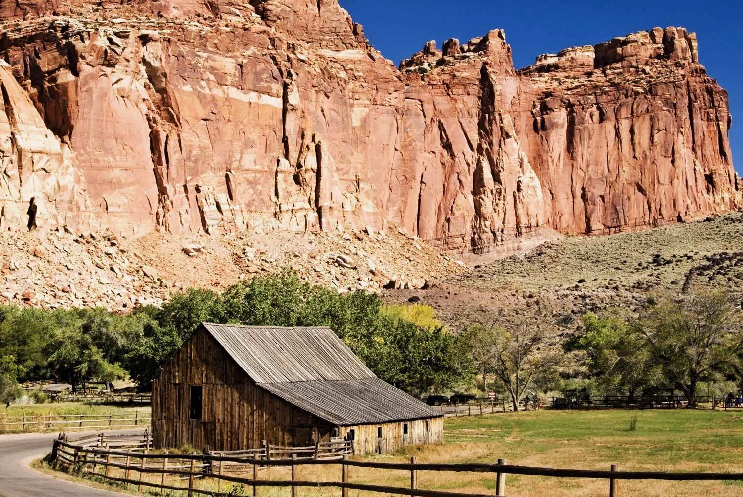 Secrets-Of-Utah8217s-Capitol-Reef-Cliffs secrets-of-utahs-capitol-reef-cliffs