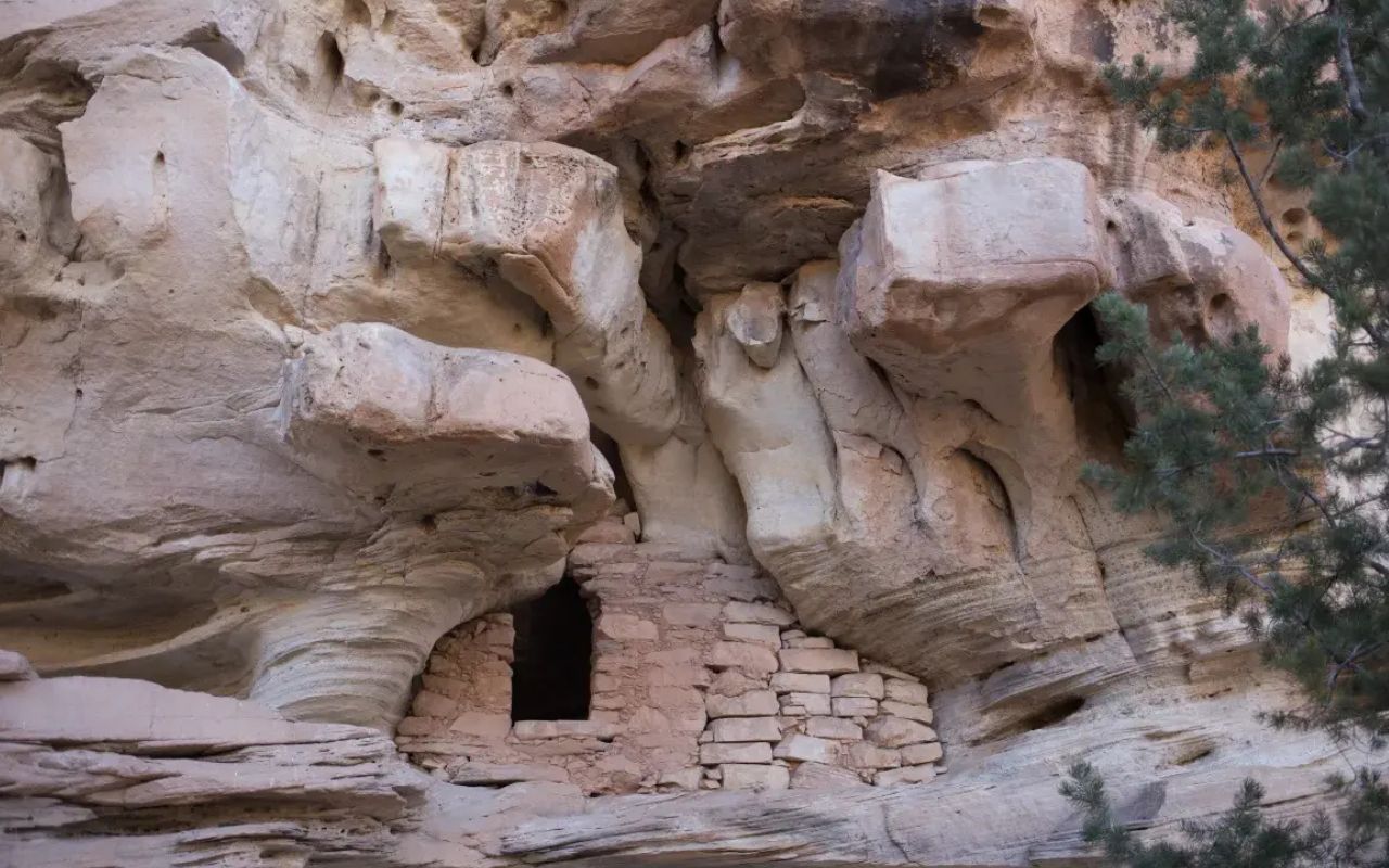 Secrets-Of-Utah8217s-Circle-Cliffs-Mines secrets-of-utahs-circle-cliffs-mines