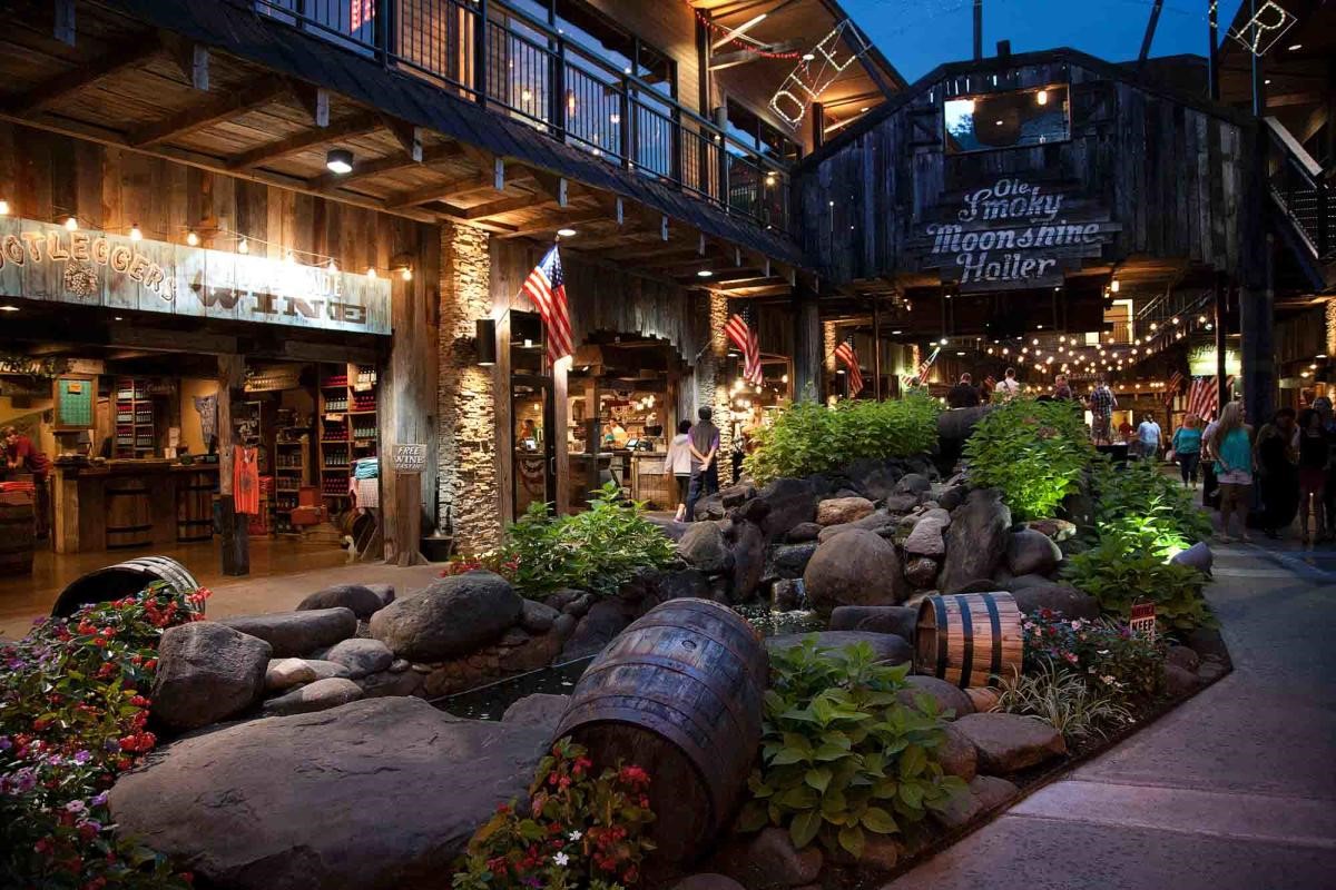 Tennessee8217s-Secret-Moonshine-Distilleries-With-Outlaw-Roots tennessees-secret-moonshine-distilleries-with-outlaw-roots