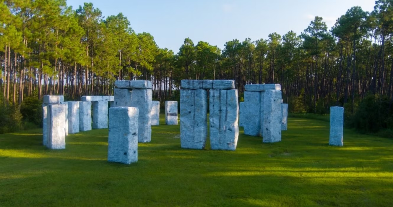 Alabama8217s-Mysterious-Bamahenge-Fiberglass-Stonehenge-Replica alabamas-mysterious-bamahenge-fiberglass-stonehenge-replica