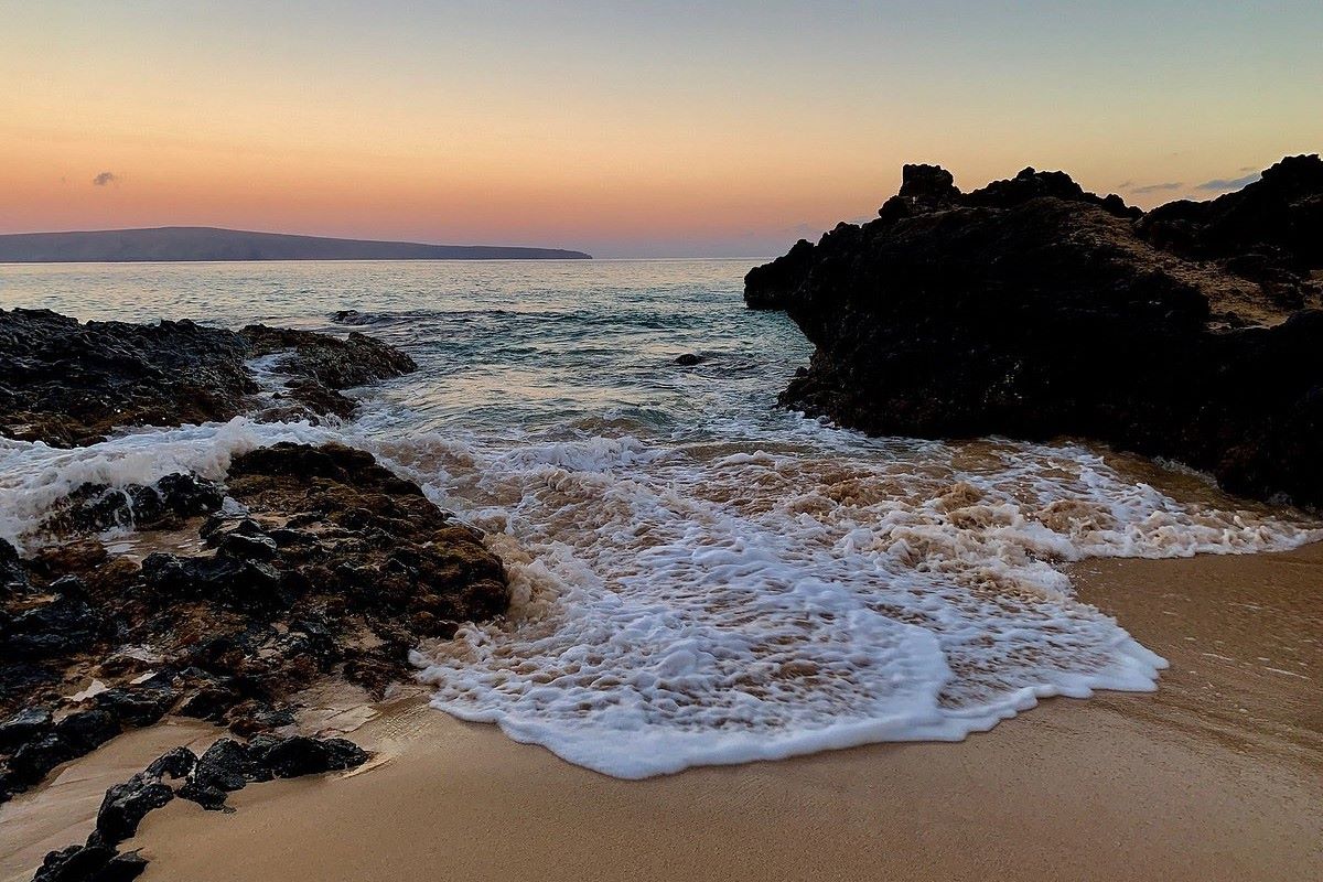 hawaiis-hidden-cove-mystery