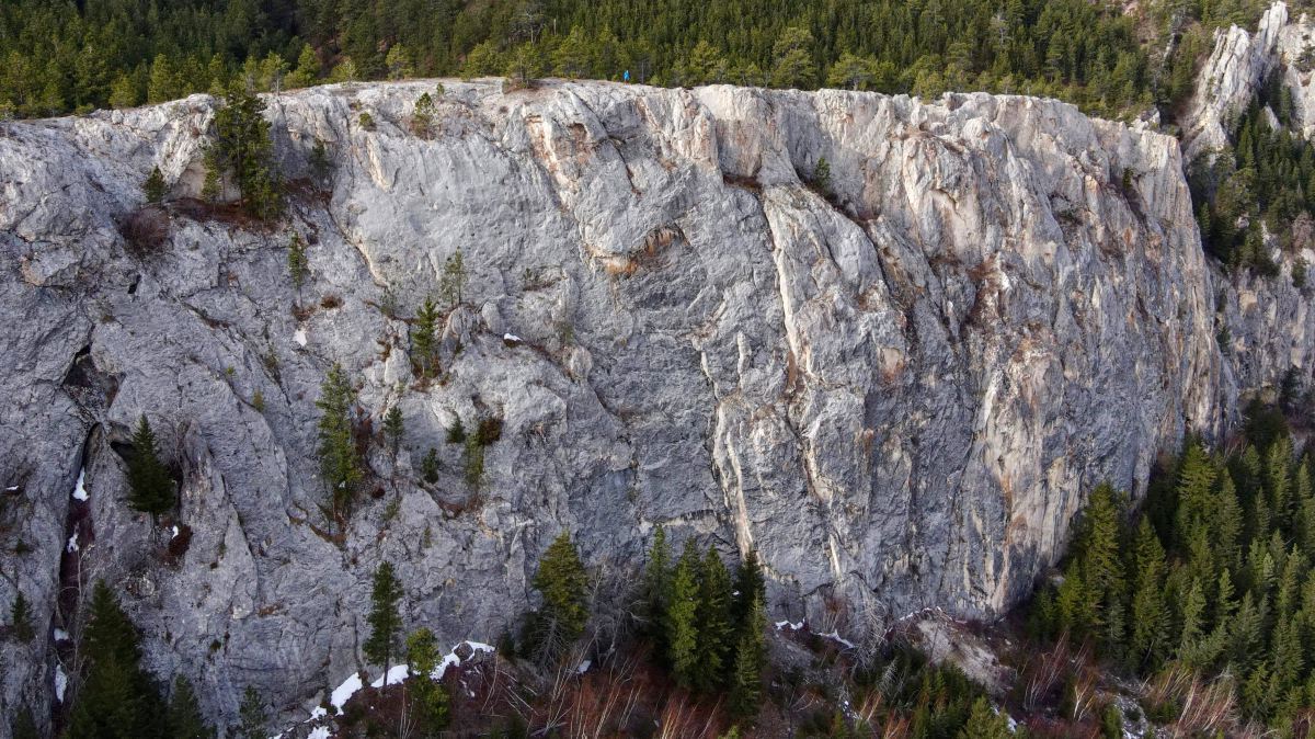hidden-caves-in-montanas-little-rockies