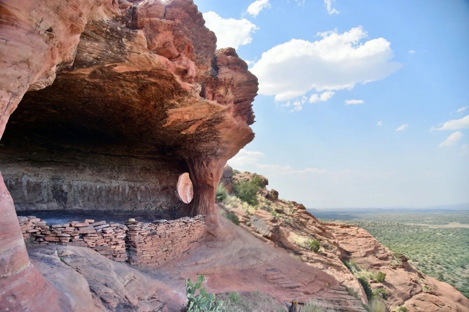 hidden-caves-of-arizonas-robbers-roost