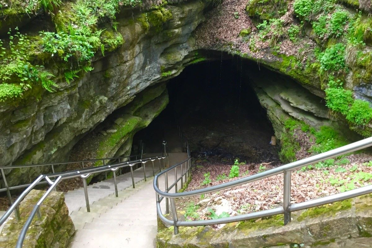 Hidden-Falls-In-Kentucky8217s-Mammoth-Valley hidden-falls-in-kentuckys-mammoth-valley