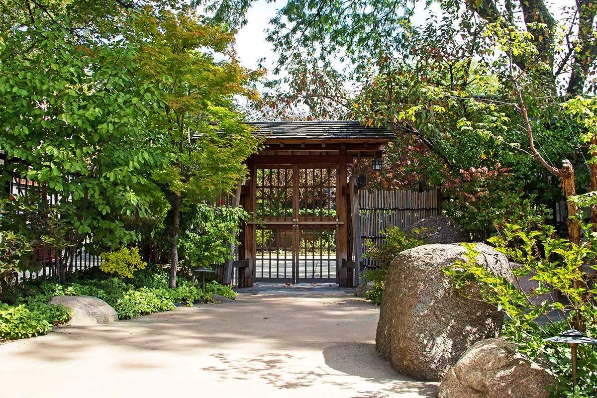 hidden-paths-of-illinois-garden