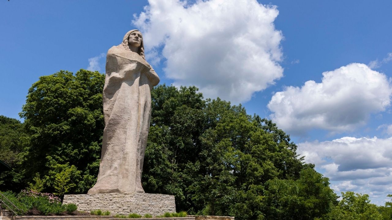 hidden-peaks-of-illinois-lowden