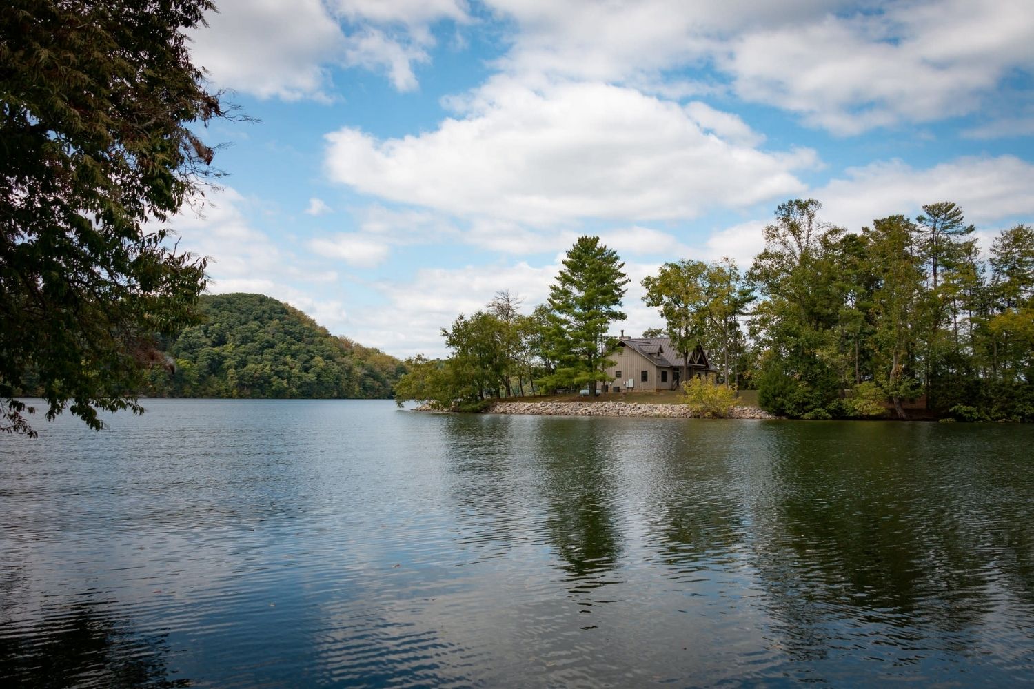 hidden-spots-around-virginias-claytor-lake