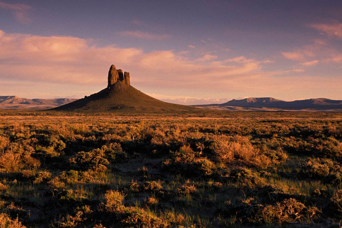 hidden-valleys-of-wyomings-red-desert
