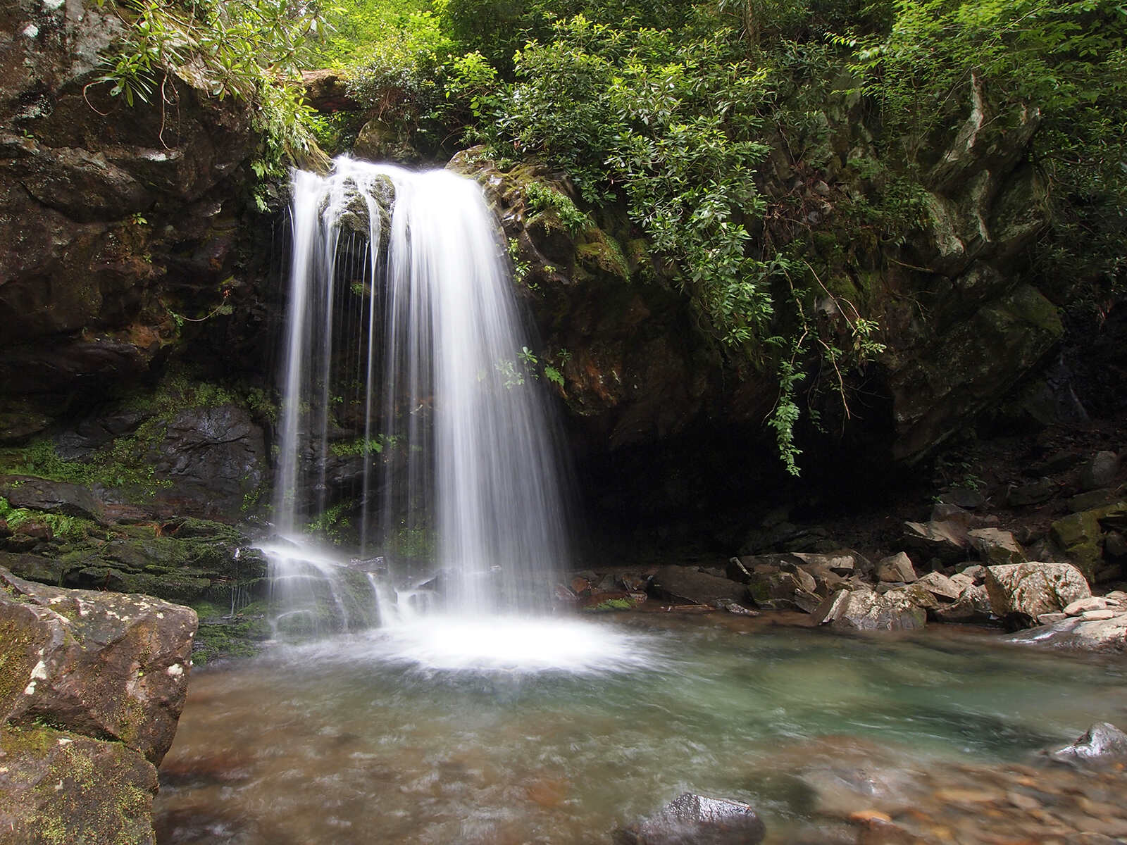 hidden-wonders-at-tennessees-grotto-falls