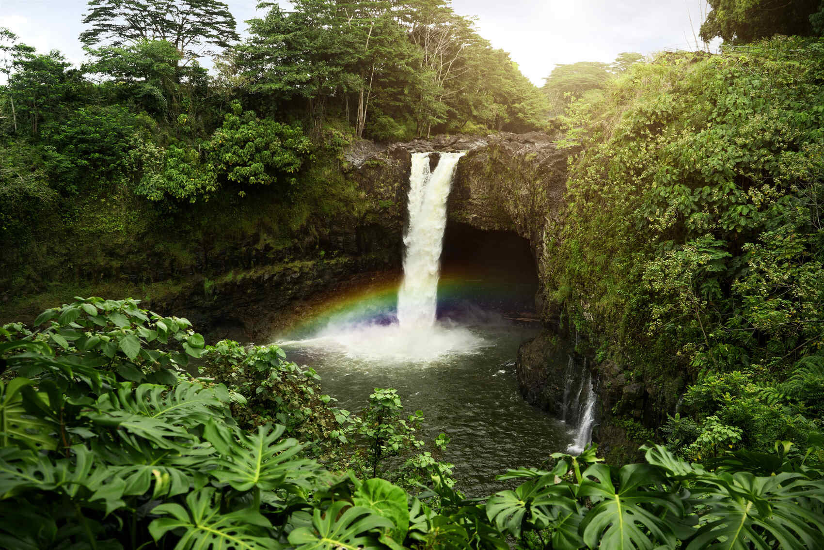 hidden-wonders-of-hawaiis-rainbow-cave