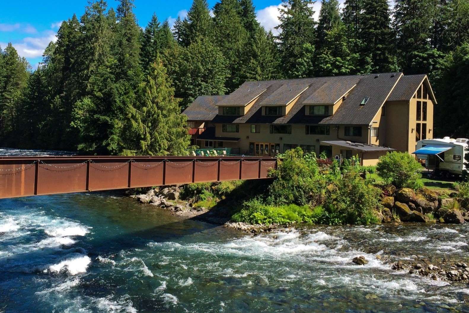 hidden-wonders-of-oregons-belknap-hot-springs