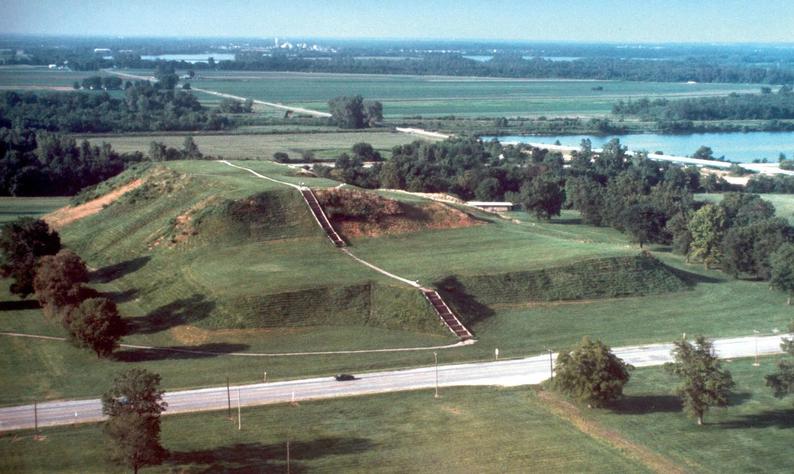 Illinois8217-Secret-Cahokia-Mounds-Ancient-City-Off-The-Radar illinois-secret-cahokia-mounds-ancient-city-off-the-radar