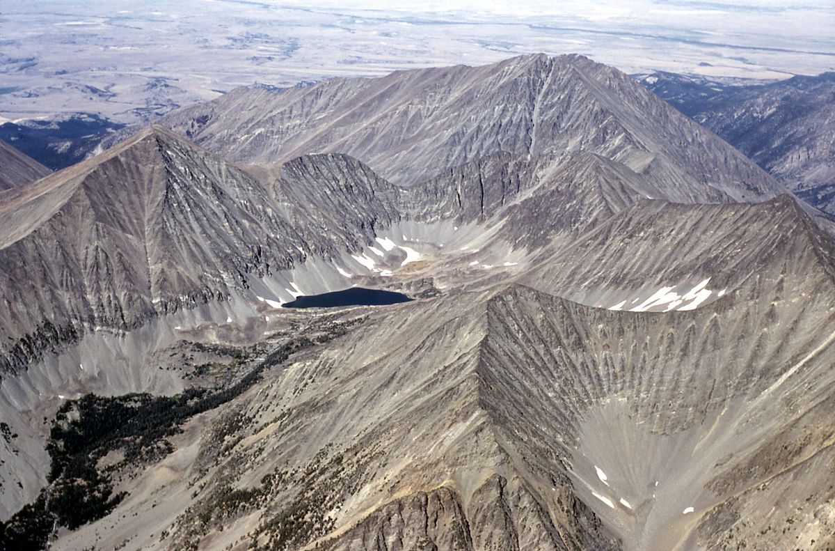 montanas-mysterious-crazy-peak-camps