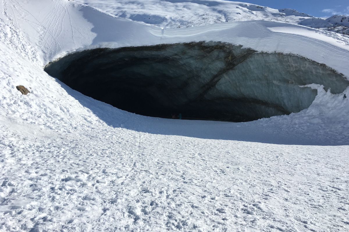 mysteries-of-alaskas-castner-glacier