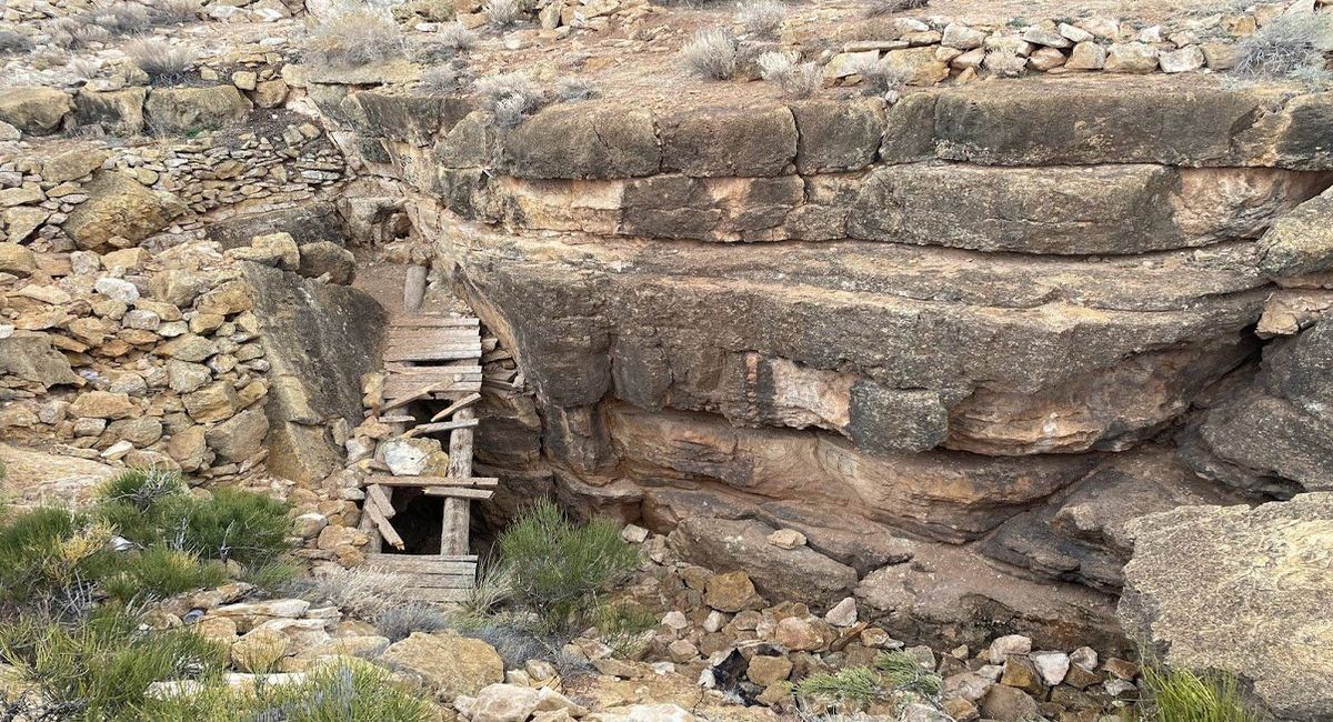 Mysteries-Of-Arizona8217s-Apache-Death-Caves mysteries-of-arizonas-apache-death-caves
