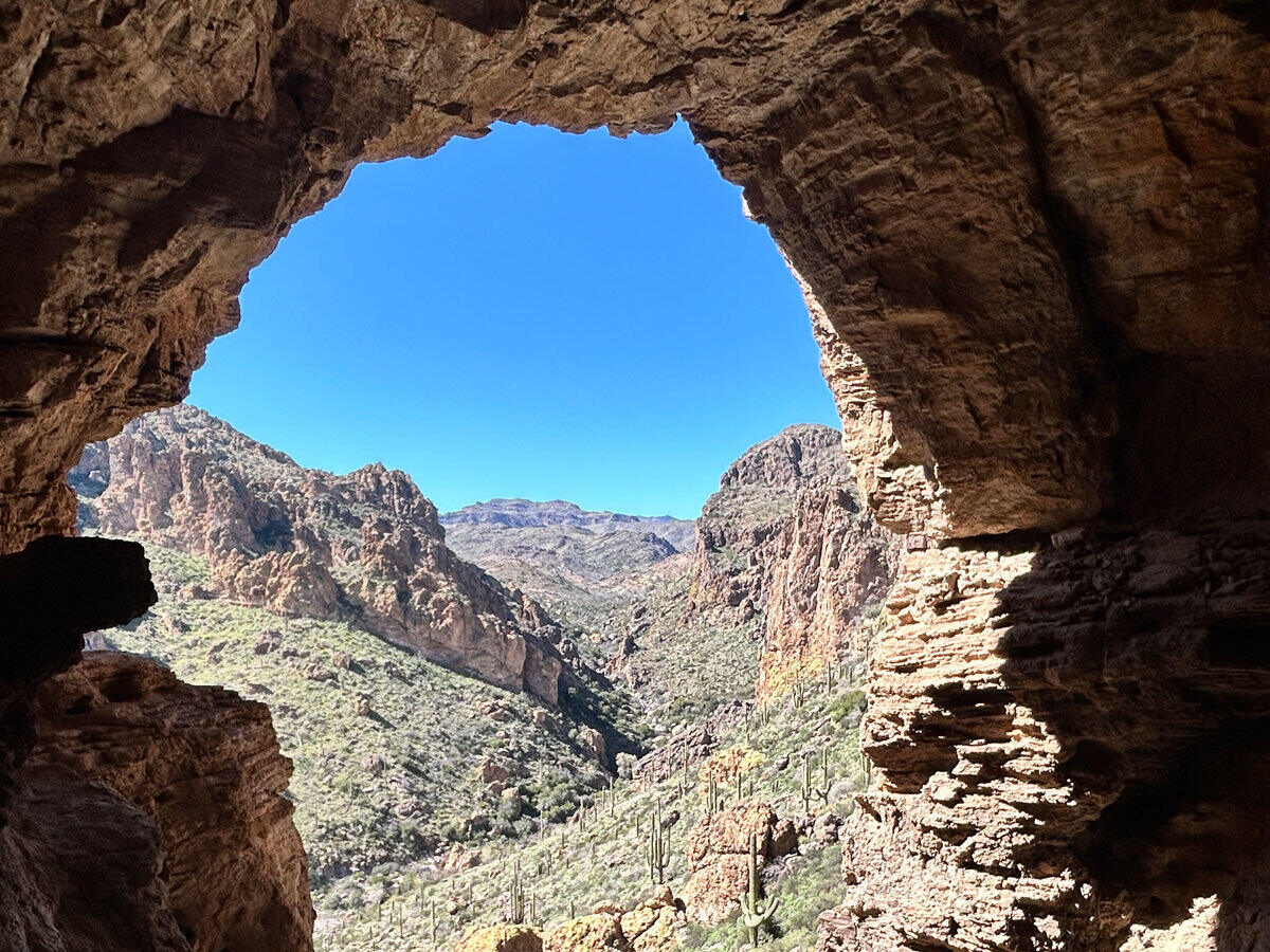 mysteries-of-arizonas-apache-peak-caves