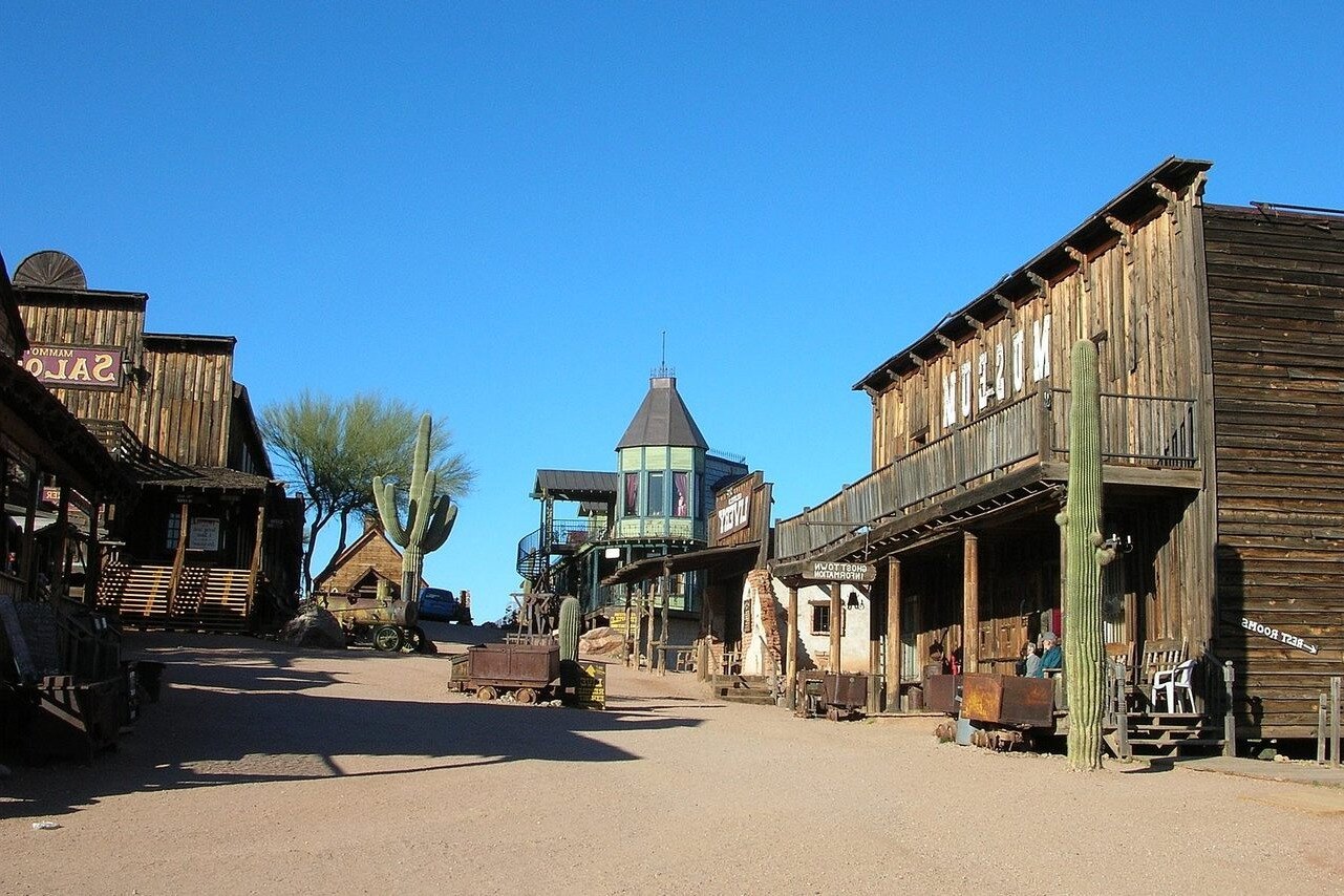 mysteries-of-arizonas-signal-peak-ghost-towns