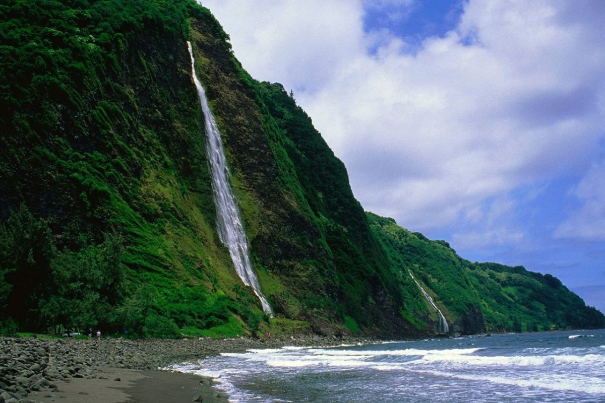 mysteries-of-hawaiis-kaluahine-falls