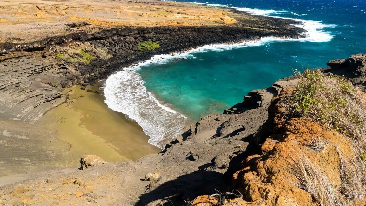 mysteries-of-hawaiis-papakolea-beach