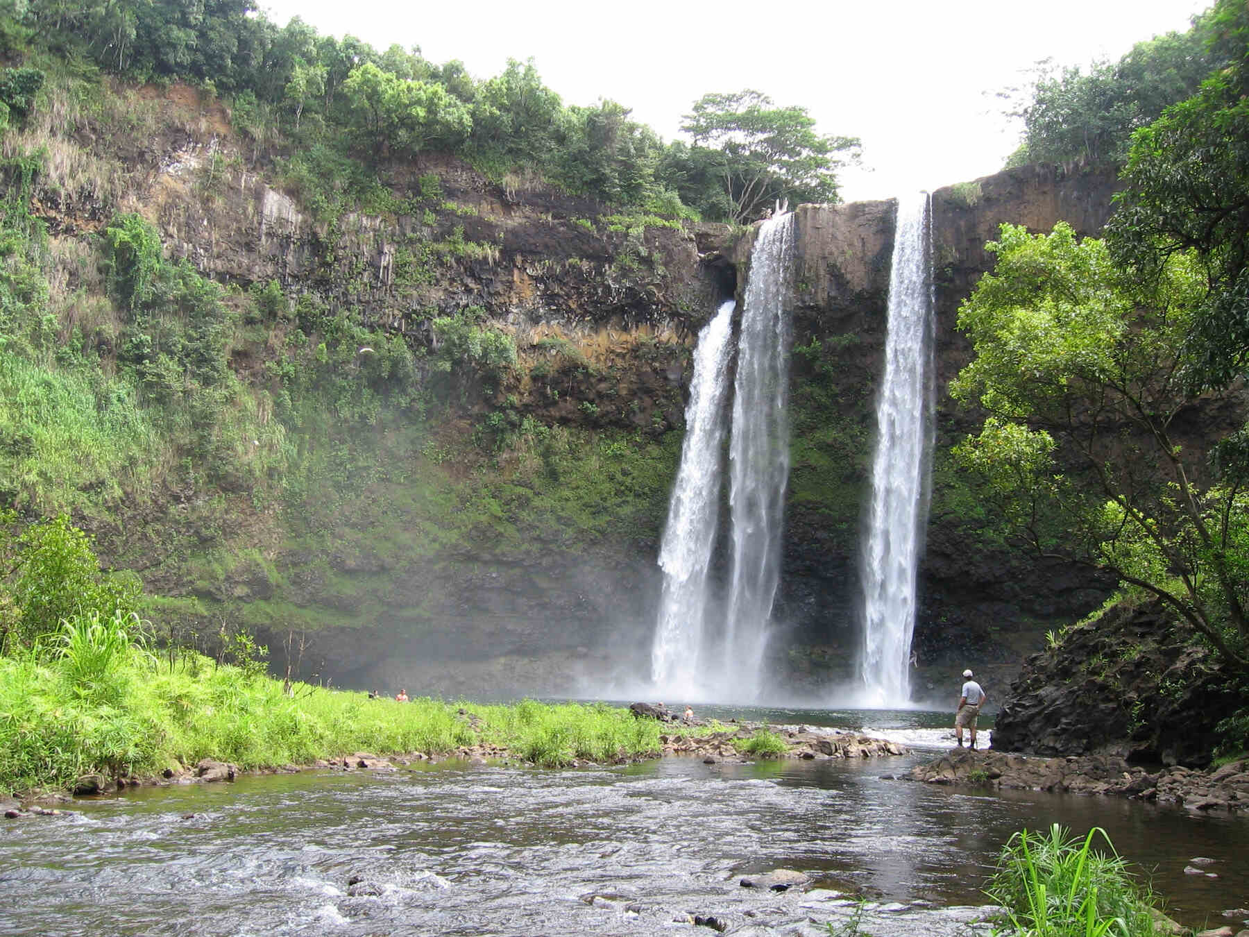 mysteries-of-hawaiis-wailua-falls-springs
