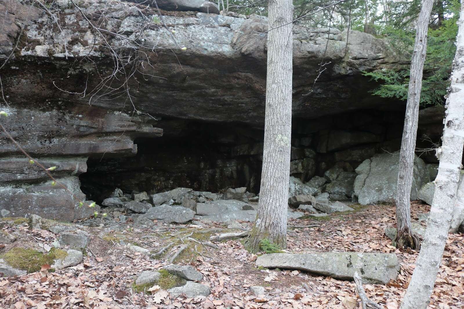Mysteries-Of-Massachusetts-Bears-Den-Caves mysteries-of-massachusetts-bears-den-caves