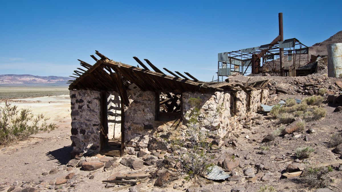 mysteries-of-nevadas-bonnie-claire-trading-paths