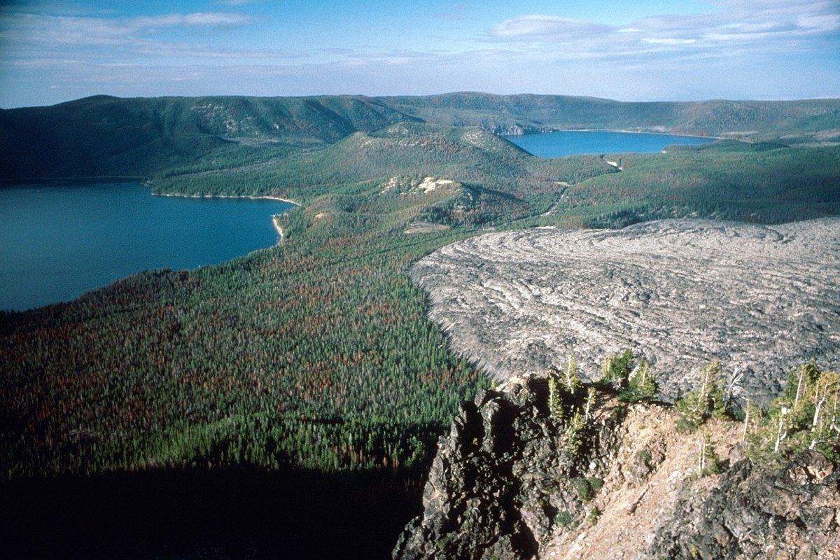 mysteries-of-oregons-newberry-volcano-lakes