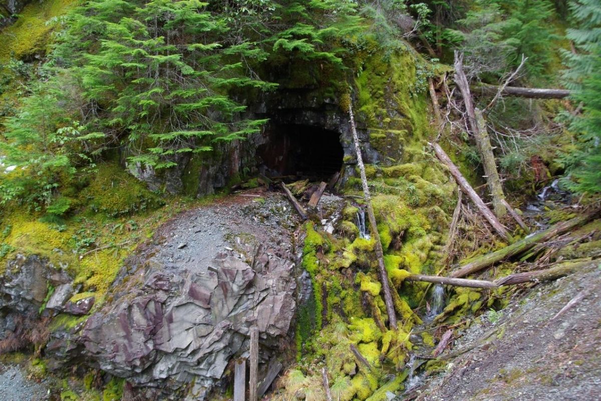 mysteries-of-oregons-ruth-basin-mines