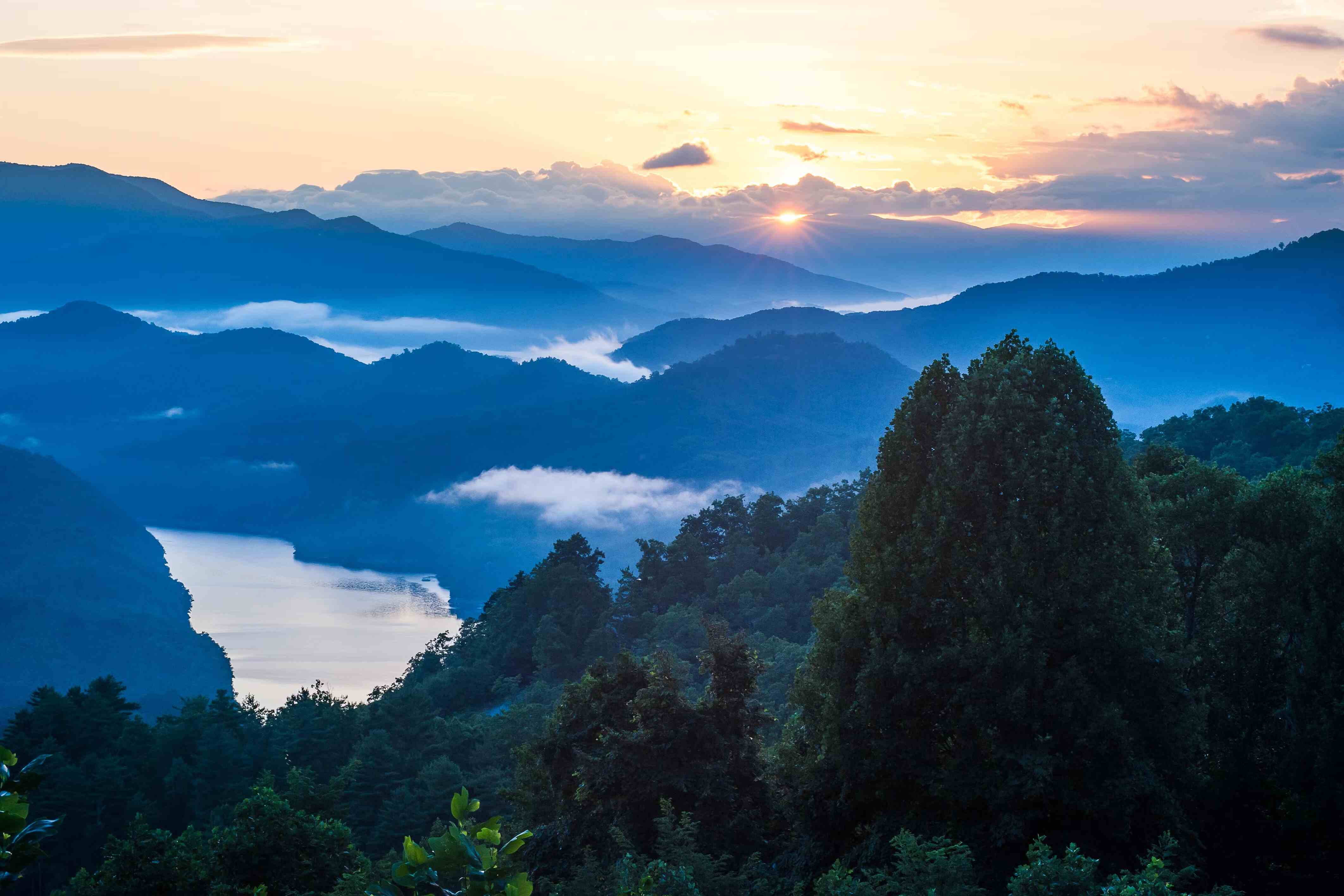 mysteries-of-tennessees-mountain-lake